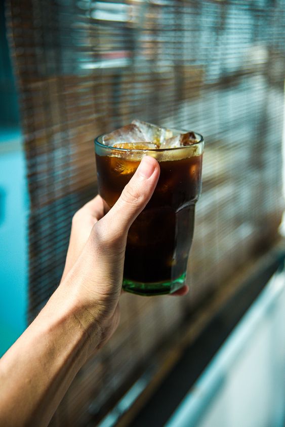 Cà phê đen đá Sài Gòn - một hương vị quen thuộc và đầy thú vị mà bạn không thể bỏ qua khi đến thăm Sài Gòn. Xem ngay hình ảnh cà phê đen đá Sài Gòn để cảm nhận sự trầm lắng và mê hoặc trong hương vị này nhé.