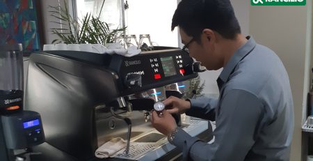 máy pha cà phê bán tự động